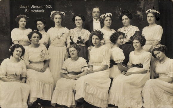 Photo Postcard Viersen in North Rhine Westphalia, Bazar Viersen 1912, group portrait in traditional costume, women
