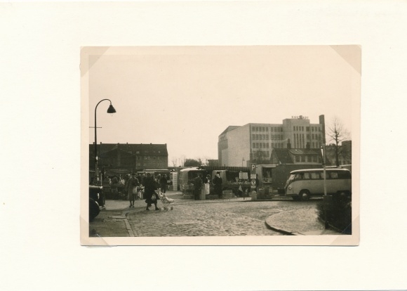 Photo Hamburg Nord Barmbek, weekly market, towards Karstadt