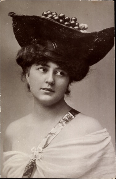Postcard portrait of a woman with a hat