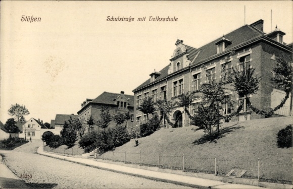 Postcard Stößen in Burgenlandkreis, Schulstraße, elementary school