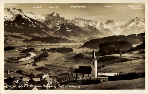 Ak Bihlerdorf Seifriedsberg Blaichach im Allgäu, Kirche, Gebirgsblick, von Pension Kühberg gesehen