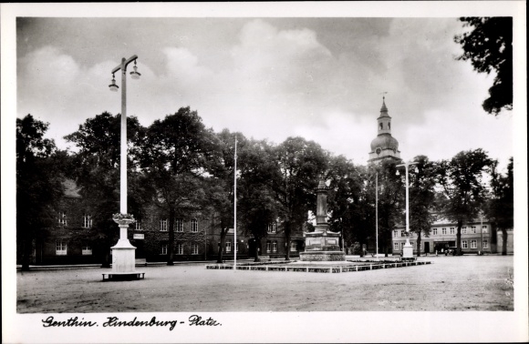 Ak Genthin, Partie auf dem Hindenburg Platz