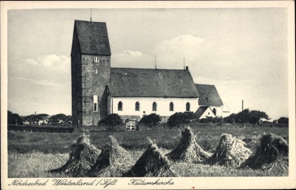 Ak Westerland auf Sylt, Kaitumkirche, Nordseebad Westerland, Feld mit Heu