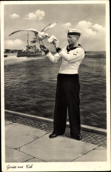 PC Kiel, sailor hands over a letter to a seagull, warship, Kriegsmarine