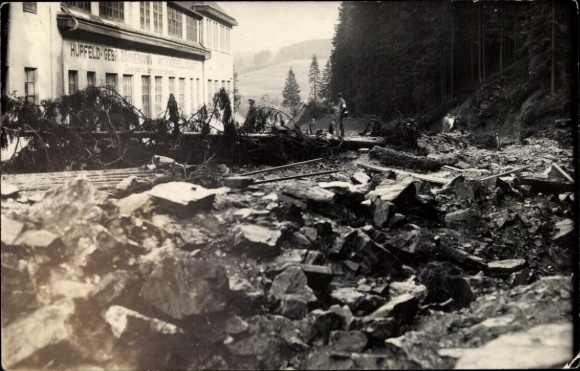 Fotokaart Johanngeorgenstadt?, pianofabriek Hupfeld, gebroeders Zimmermann, stormschade