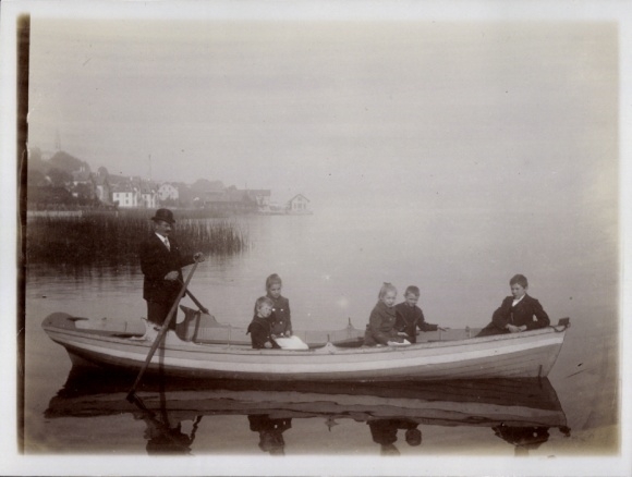 foto Ak Lake Zurich, boot vlakbij de kust, familie