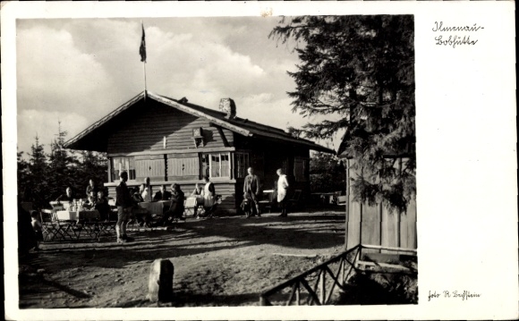 Postcard Ilmenau in Thuringia, hut on Lindenberg, people, garden furniture, trees, clouds