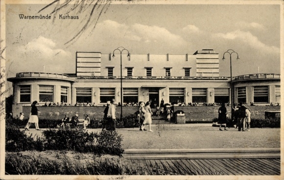 Postcard Ostseebad Warnemünde Rostock, Kurhaus, people, walkers, nostalgic atmosphere