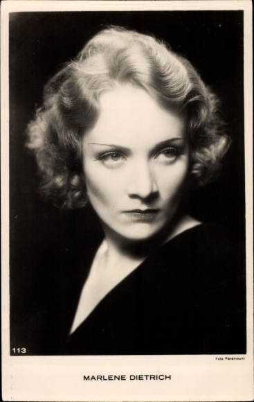 Postcard actress Marlene Dietrich, portrait