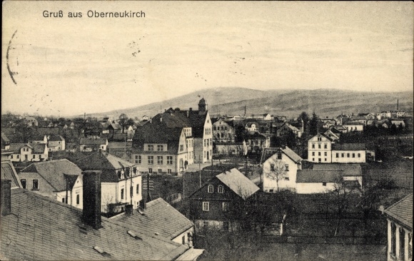 Postcard Oberneukirch Neukirch in der Lausitz, view of the village above the roofs of the houses