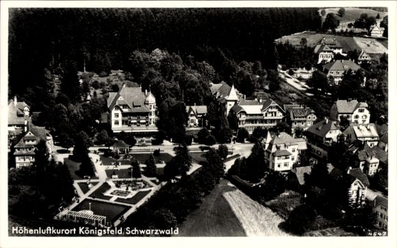 Ak Königsfeld im Schwarzwald Baden, Luftaufnahme von  Villen, Parklandschaft