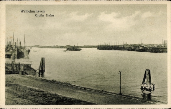 Wilhelmshaven harbor on the North Sea, view of the Great Harbor, ships visible, harbor facilities