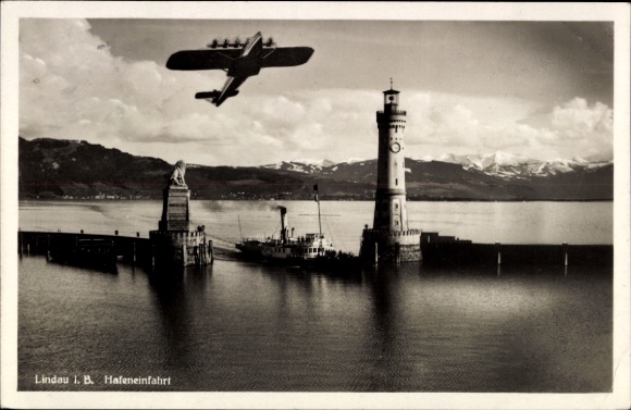 Ak Lindau am Bodensee Schwaben, Luftaufnahme von  Hafen, Leuchtturm, Flugzeug, Bodensee
