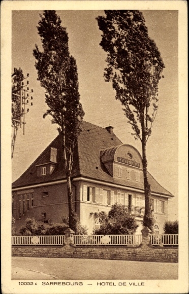 Ak Sarrebourg Saarburg Lothringen Moselle, Hotel de Ville,  , schwarz-weiß, Bäume