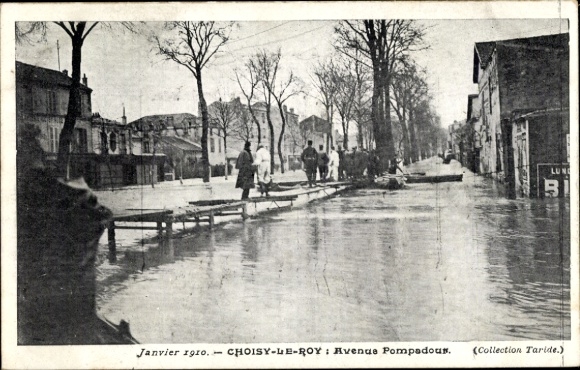 Postcard Choisy Le Roi Val de Marne, Avenue Pompadoux, floods January 1910