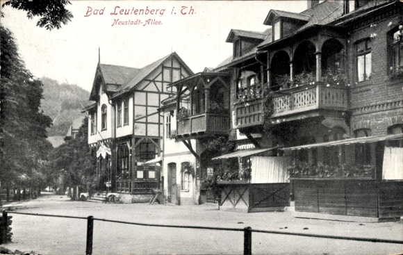 Ak Leutenberg in Thüringen, Meisterhafte Fachwerkarchitektur, Neustadt-Allee