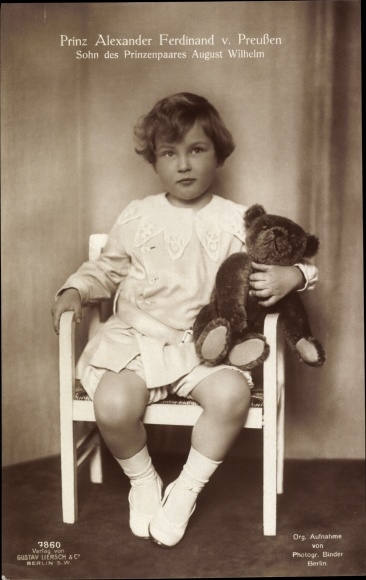 KP książę Aleksander Ferdynand, syn Augusta Wilhelma księcia pruskiego, portret z misiem