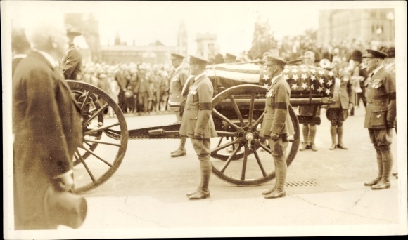 Photo Airplane Funeral, US Soldiers