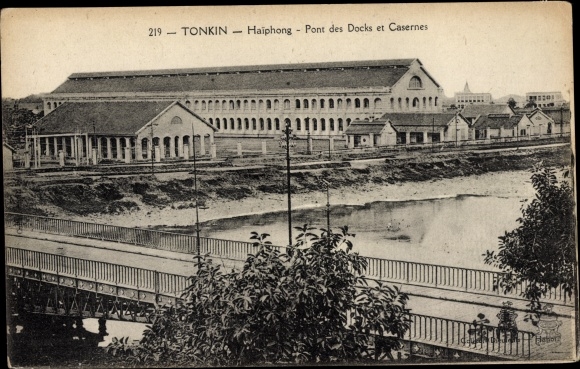 Postcard Haiphong Vietnam, Pont des Docks, barracks