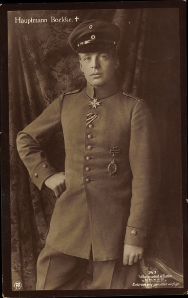 Ak Hauptmann Boelcke, Portrait in Uniform