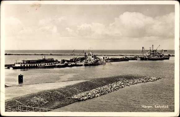 Ak Lelystad Flevoland, Haven, Schiffe, Hafenmole