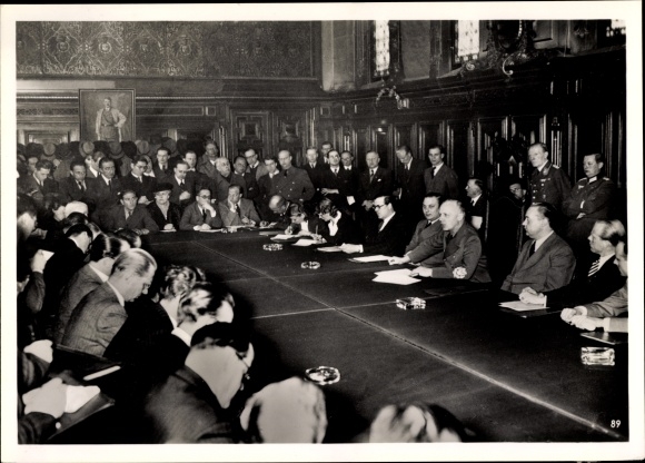 Photo Heinrich Hoffmann, Foreign Minister von Ribbentrop in front of the Berlin foreign press, April 1940