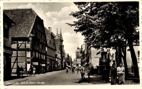 Postcard Lippstadt in the district of Soest North Rhine Westphalia, party in the Adolf Hitler Street, passers-by