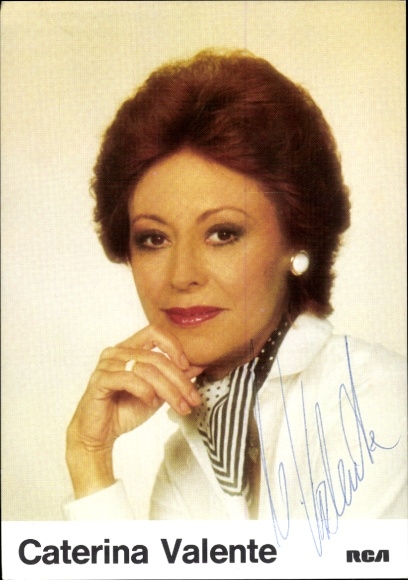 Postcard actress Caterina Valente, portrait, autograph, singer