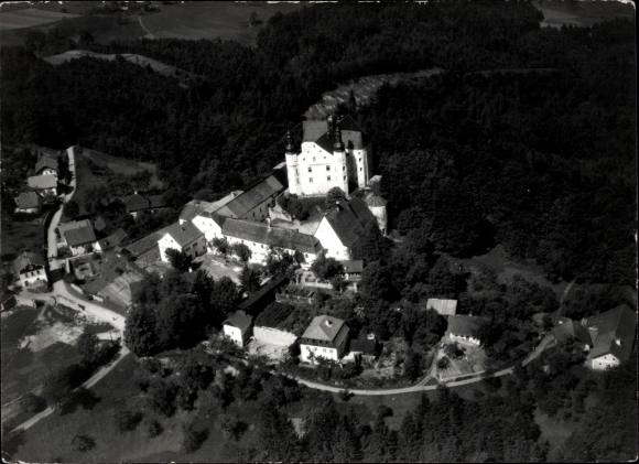 Ak Tittling im Dreiburgenland Niederbayern, Schloss Englburg, Fliegeraufnahme