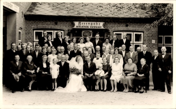 Foto Ak Breklum in Nordfriesland, Gaststätte Herrngabe, Hochzeitsgesellschaft, Holsten-Export