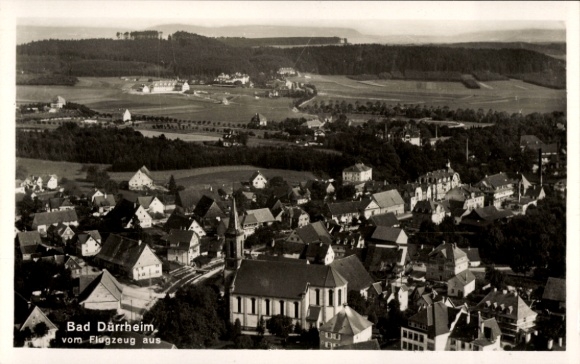 Ak Bad Dürrheim im Schwarzwald, Luftaufnahme von  Stadtansicht, Gebäude, Landschaft