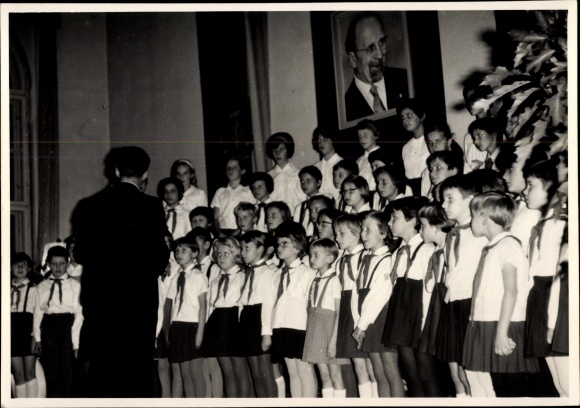 Foto Limbach Oberfrohna Sachsen, Jungpioniere, Portrait Walter Ulbricht