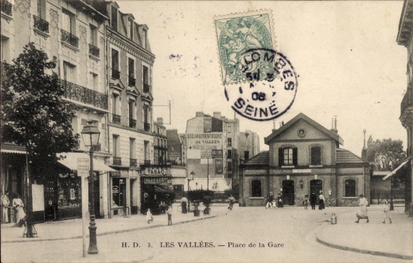 Postcard Les Vallées Hauts de Seine, Place de la Gare