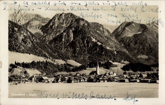 Ak Oberstdorf im Oberallgäu, Berglandschaft, Dorfansicht, Kirche, Alpen