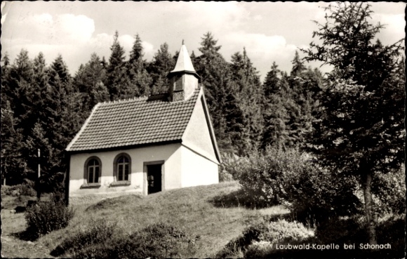Ak Schonach in het Zwarte Woud, loofboskapel, bos, kapel, zwart-witfoto