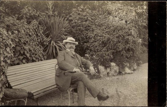 10 old photo PC men, various motifs
