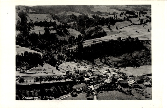 Ak Kranzegg Rettenberg im Allgäu, Luftaufnahme, ländliche Idylle, Dörfliches Leben, Landschaft, A