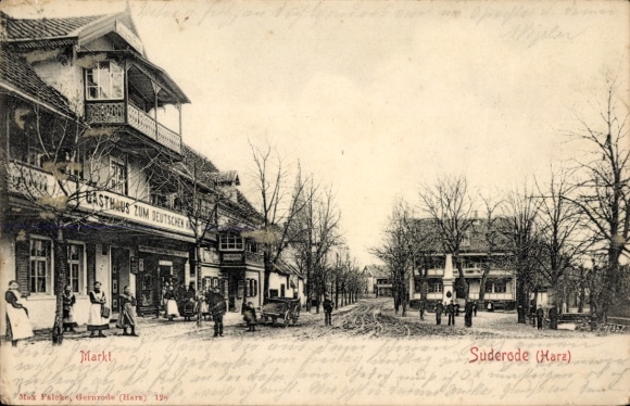 Postcard Bad Suderode Quedlinburg in the Harz Mountains, ASTHAUS ZUM DEUTSCHEN, market, building with trees, people