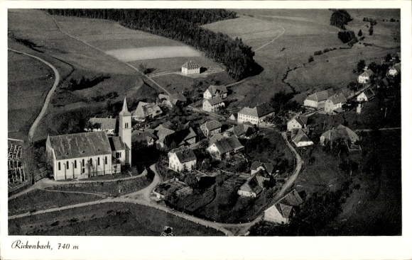 Ak Rickenbach im Hotzenwald, Luftaufnahme, Kirche, Gebäude, Landschaft, 740 m