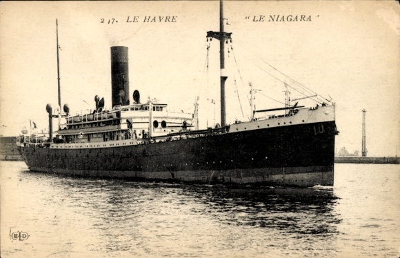 Postcard Le Havre Seine Maritime, The ship 'Le Niagara' is in the port of Le Havre.