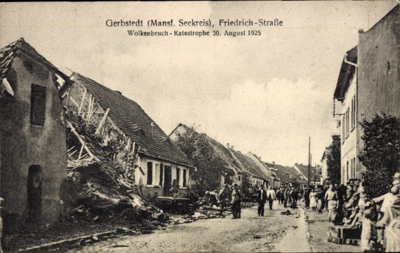 Ak Gerbstedt im Harzvorland,  Friedrich-Straße, Schäden nach Wolkenbruch, Menschenmenge, 1925