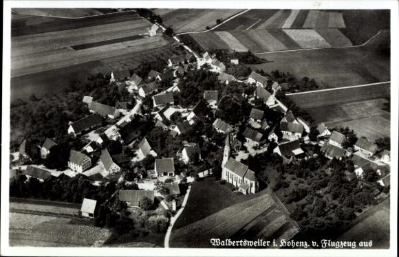 Ak Walbertsweiler Wald in Hohenzollern, Luftaufnahme von  ländliche Umgebung, viele Häuser, Kirch