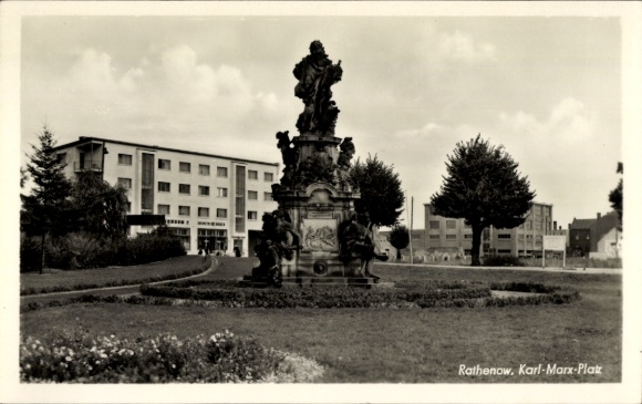 Ak Rathenow in Havelland, Karl Marx Platz, Monument