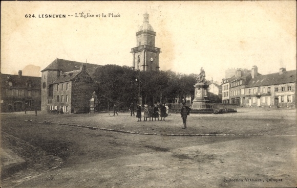 KP Lesneven Finistere, L'Eglise et la Place