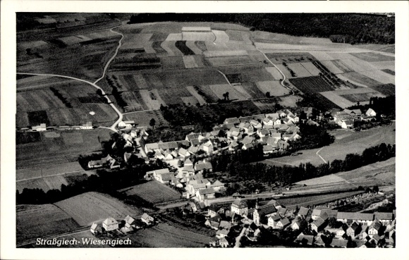 Ak Wiesengiech Scheßlitz in Oberfranken, Fliegeraufnahme, Straßgiech