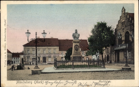 Ak Müncheberg in der Mark, Platz, Denkmal