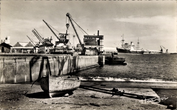 Ak Pointe Noire Franz. Kongo, Les Quais du Port, Hafenpartie, Hafenkräne, Dampfschiff