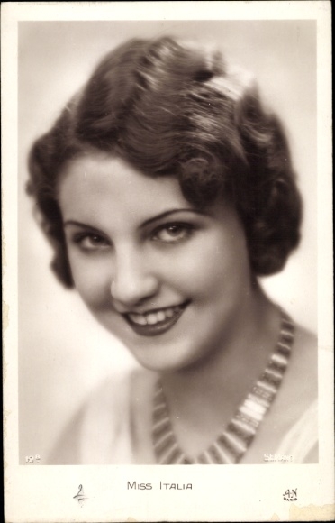 Postcard Miss Italia, portrait