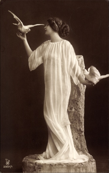 Postcard Woman and two doves, portrait, white dress