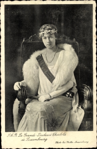 Postcard Grand Duchess Charlotte of Luxembourg, seated portrait
